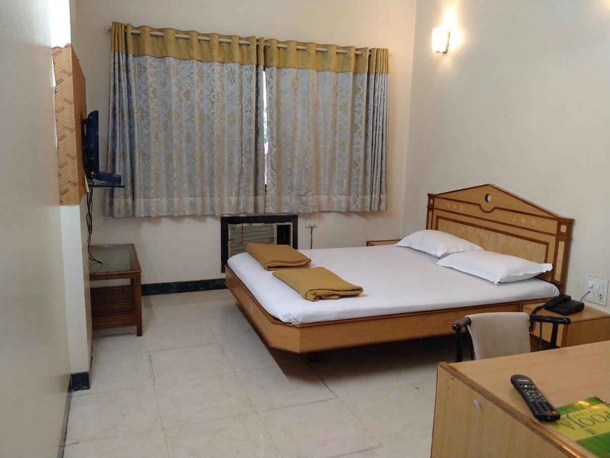 Pooja International Nashik Hotel Exterior foto