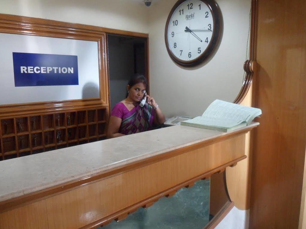 Pooja International Nashik Hotel Exterior foto