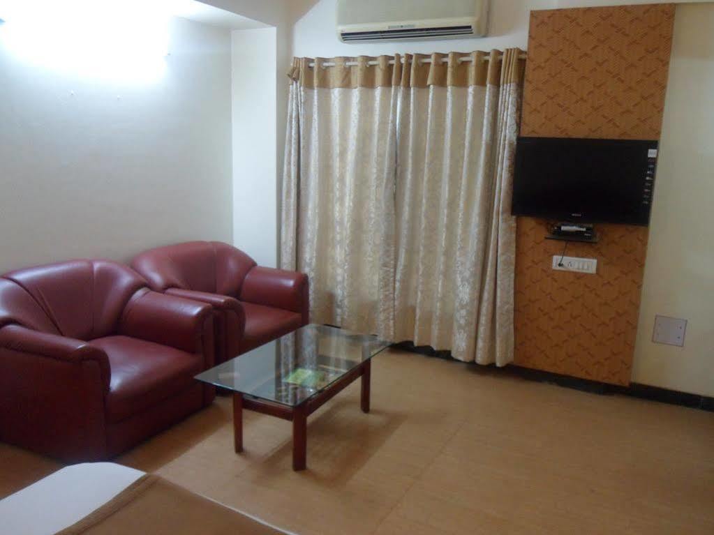 Pooja International Nashik Hotel Exterior foto