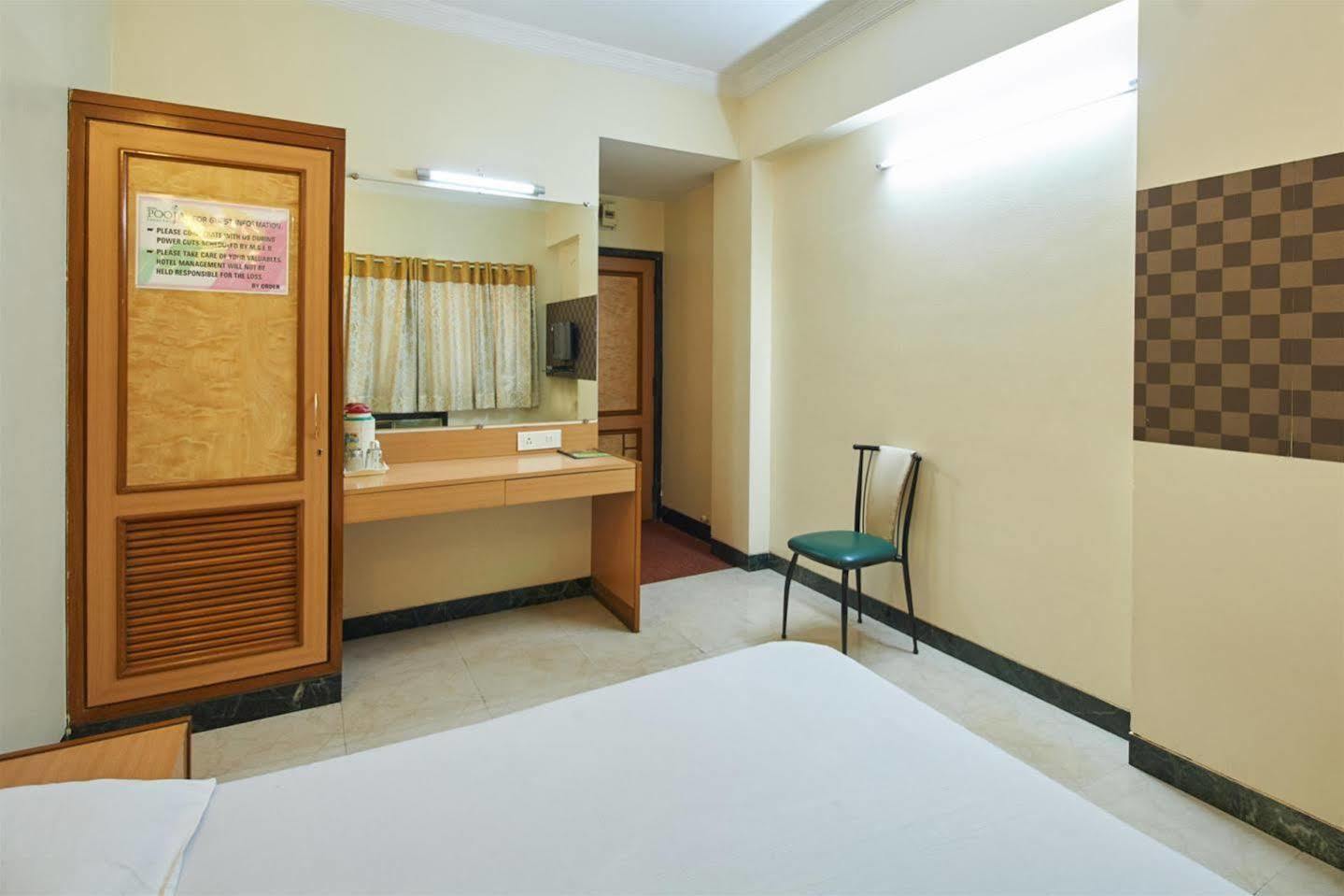Pooja International Nashik Hotel Exterior foto
