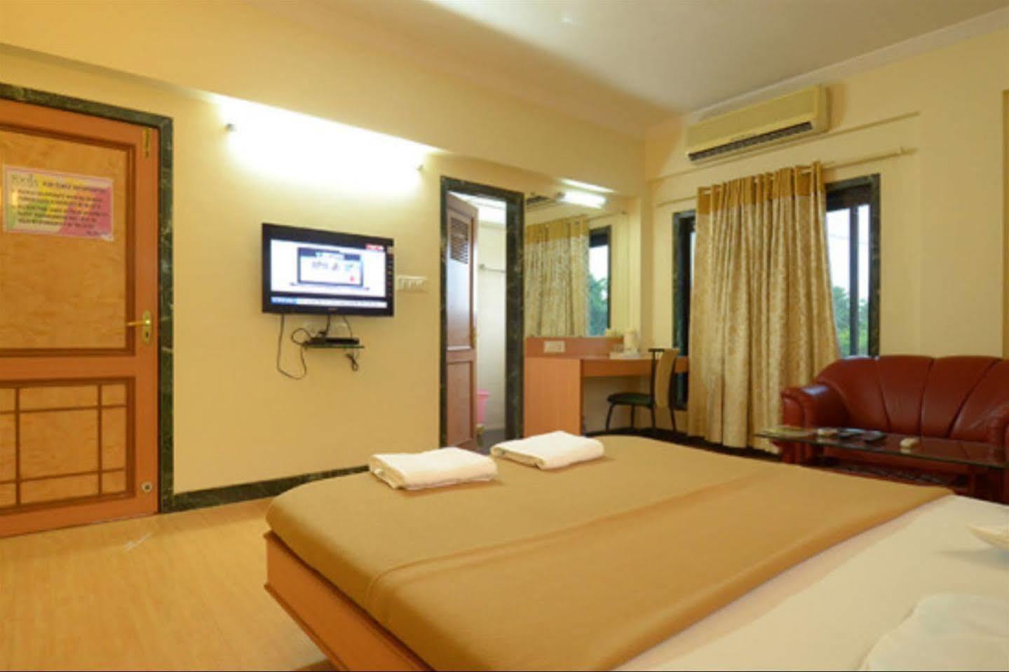 Pooja International Nashik Hotel Exterior foto