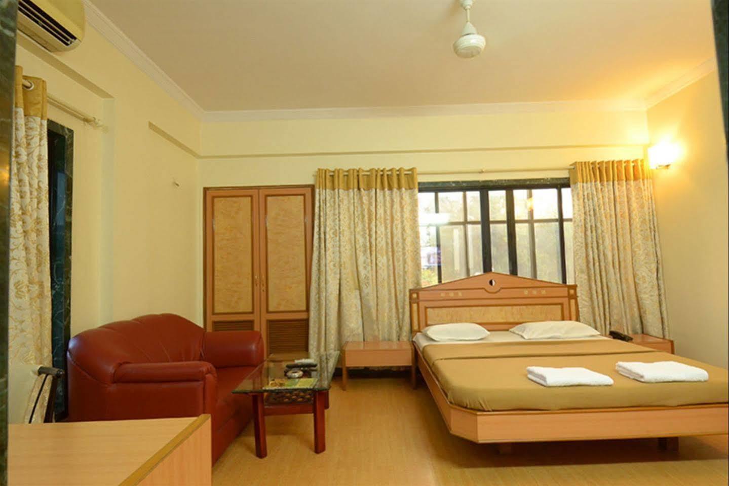Pooja International Nashik Hotel Exterior foto